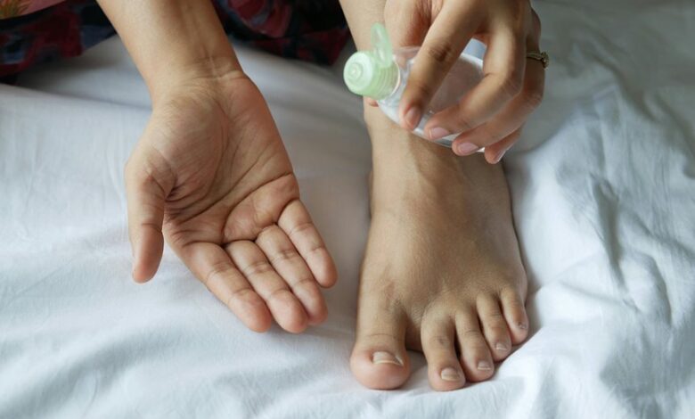 rub cbd oil feet
